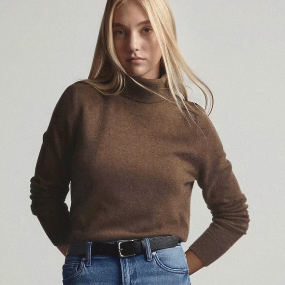 Quince Sweaters - NWT Quince Cashmere Turtleneck Sweater